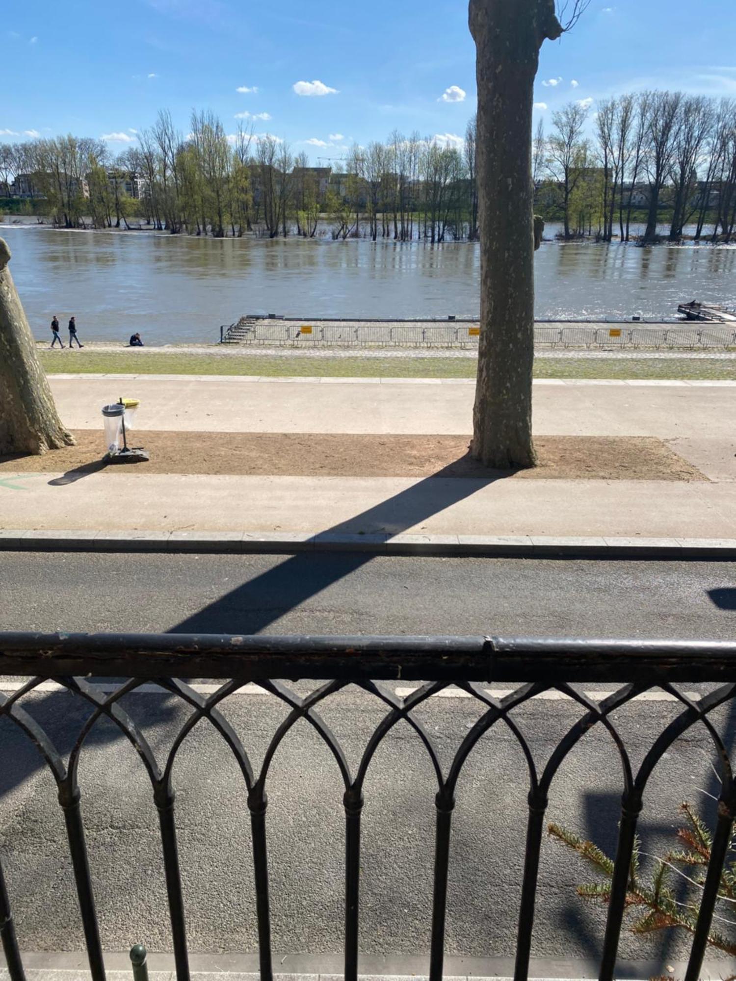 Balcon Vue Loire Parking A 50M Apartment Orleans Bagian luar foto